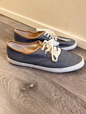 American Eagle Casual women’s Grey Lace-Up Sneakers